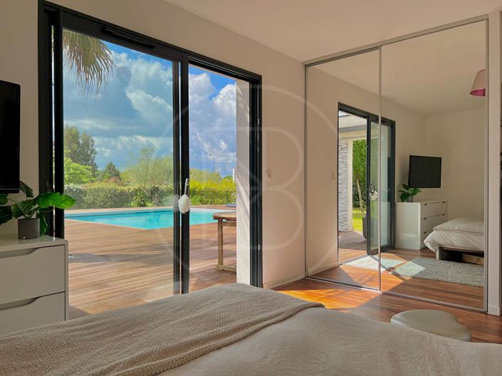 Image No.9-5 Bed House for sale