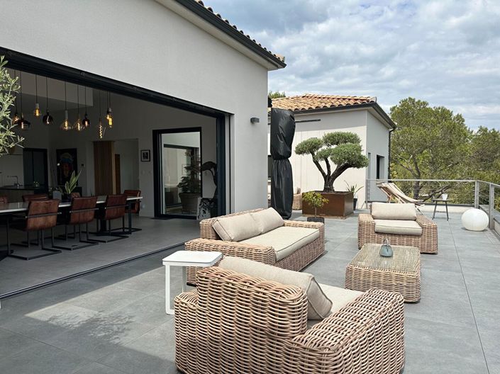 Image No.3-4 Bed Property for sale