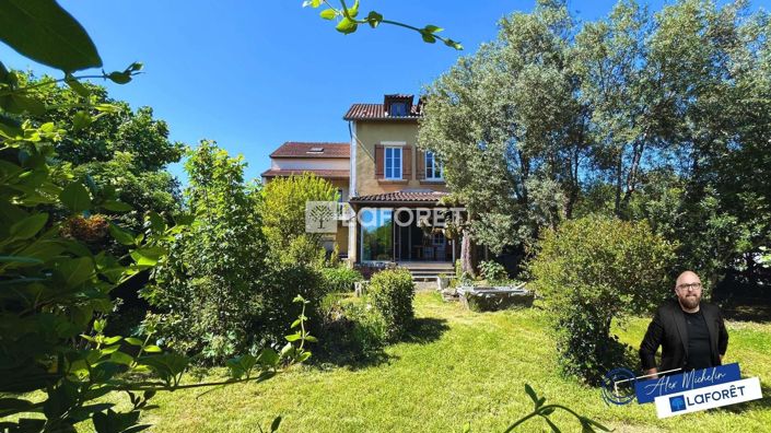 Image No.1-4 Bed House for sale