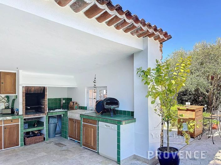 Image No.6-5 Bed House for sale