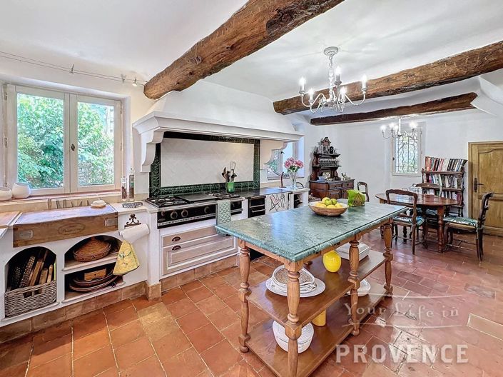 Image No.8-5 Bed House for sale