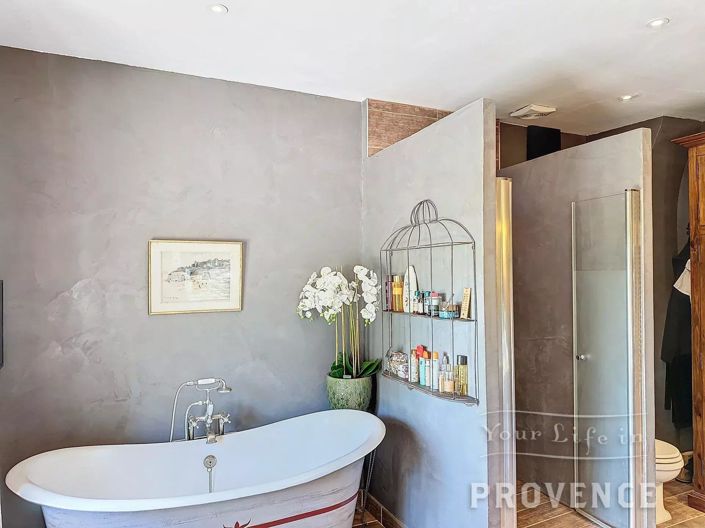 Image No.17-6 Bed House for sale