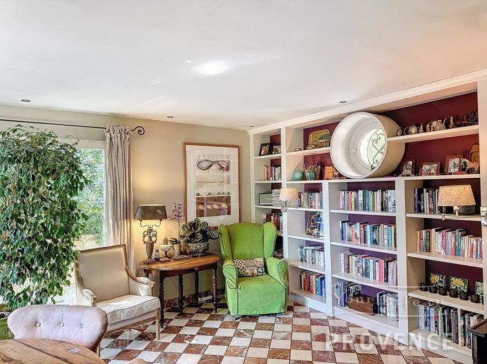 Image No.6-6 Bed House for sale