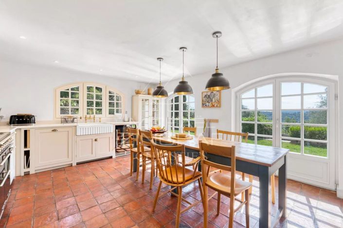 Image No.7-7 Bed House for sale