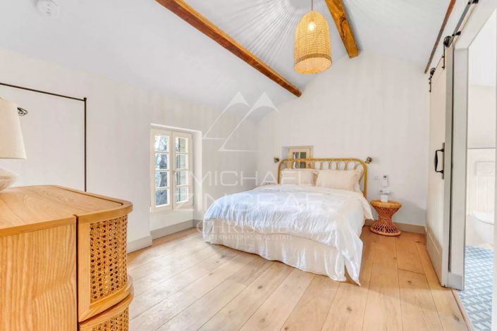 Image No.8-7 Bed House for sale