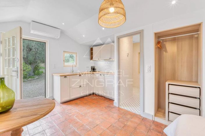 Image No.9-7 Bed House for sale