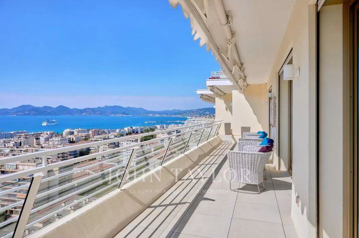 Image No.1-4 Bed Apartment for sale