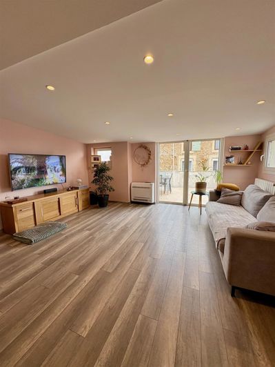 Image No.16-5 Bed House for sale