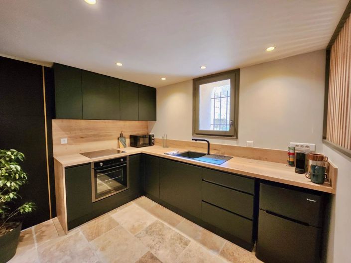 Image No.8-5 Bed House for sale