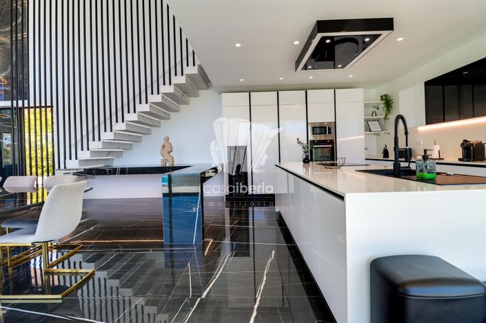 Image No.28-5 Bed House for sale