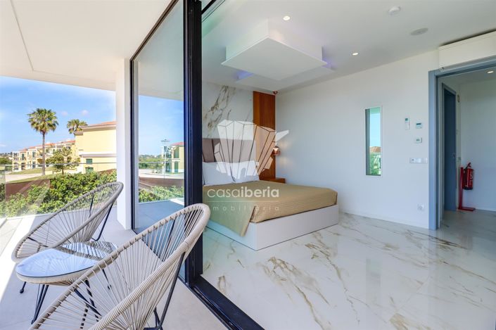 Image No.49-5 Bed House for sale