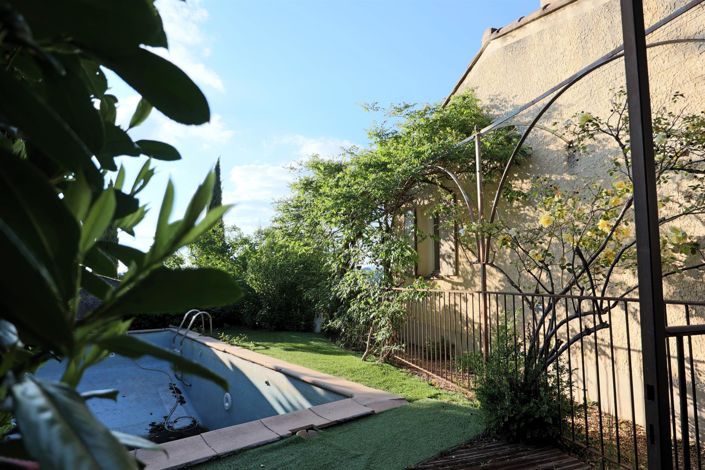 Image No.1-3 Bed House for sale