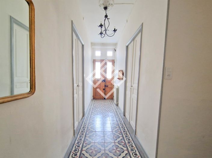Image No.1-5 Bed House for sale