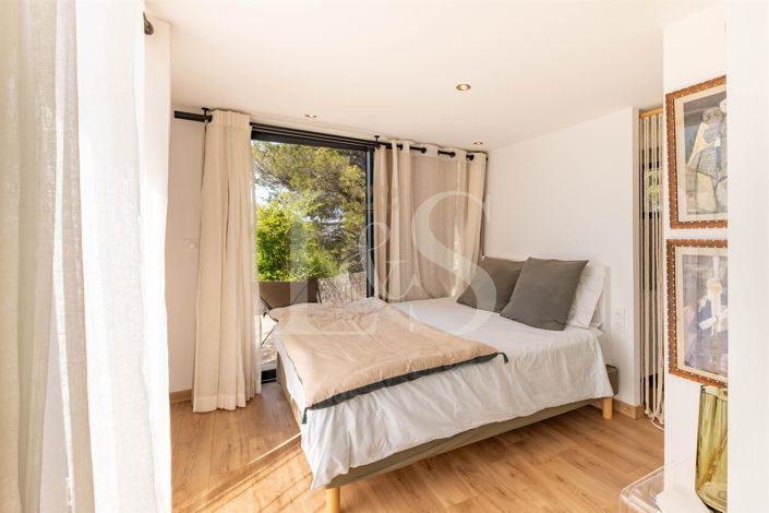 Image No.20-4 Bed House for sale