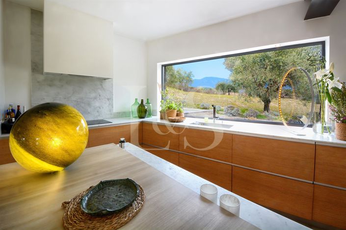 Image No.8-4 Bed House for sale