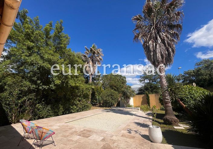 Image No.1-4 Bed House for sale