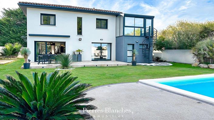Image No.1-4 Bed House for sale