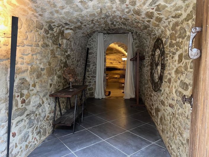 Image No.9-5 Bed House for sale