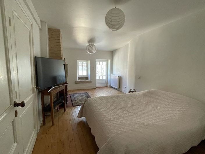 Image No.10-3 Bed House for sale