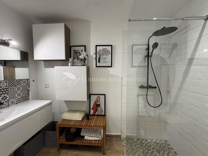 Image No.10-3 Bed House for sale