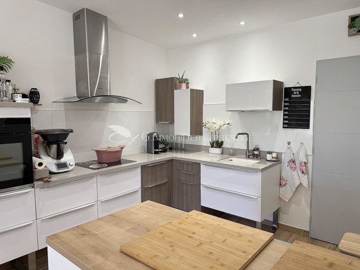 Image No.8-3 Bed House for sale