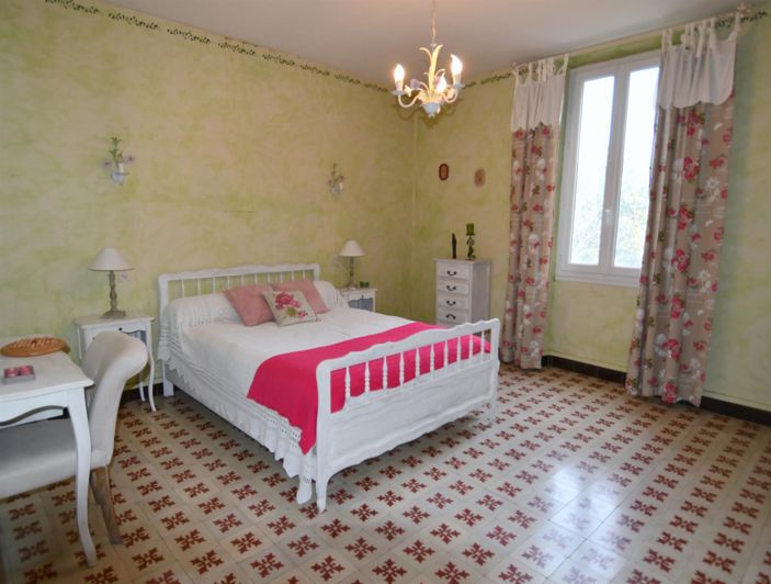 Image No.9-4 Bed House for sale