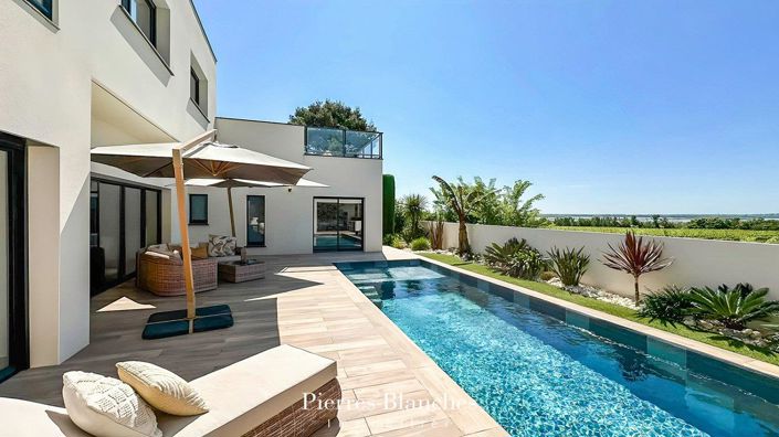 Image No.1-4 Bed House for sale