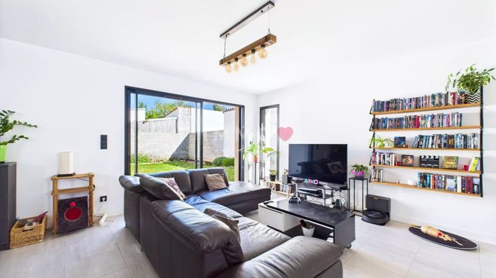 Image No.1-3 Bed House for sale