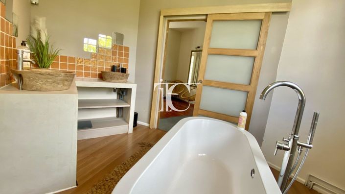 Image No.10-5 Bed House for sale