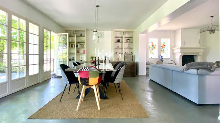 Image No.4-5 Bed House for sale