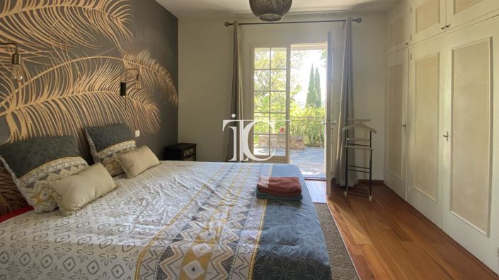 Image No.8-5 Bed House for sale