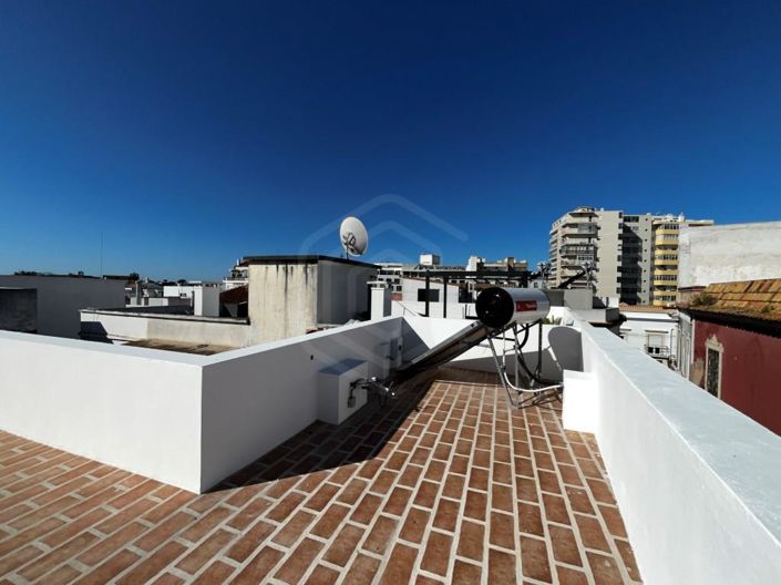 Image No.17-2 Bed Property for sale