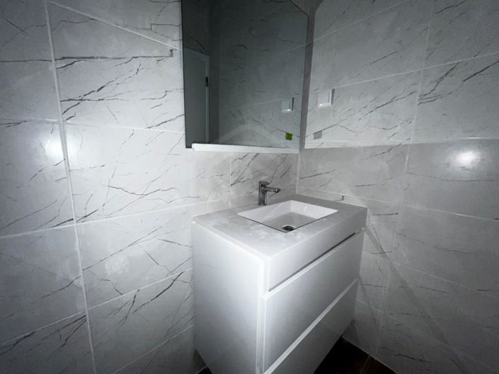 Image No.8-2 Bed Property for sale