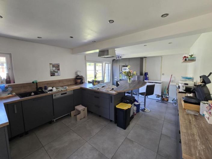 Image No.8-3 Bed House for sale