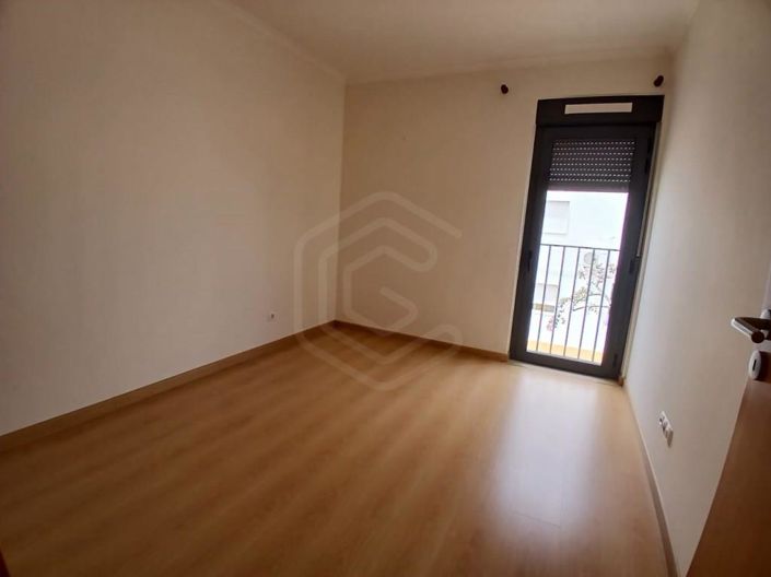 Image No.21-3 Bed Apartment for sale