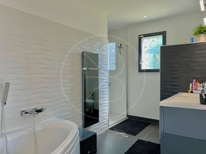 Image No.10-5 Bed House for sale