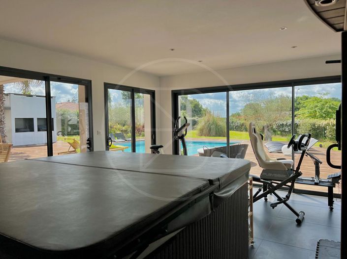 Image No.16-5 Bed House for sale