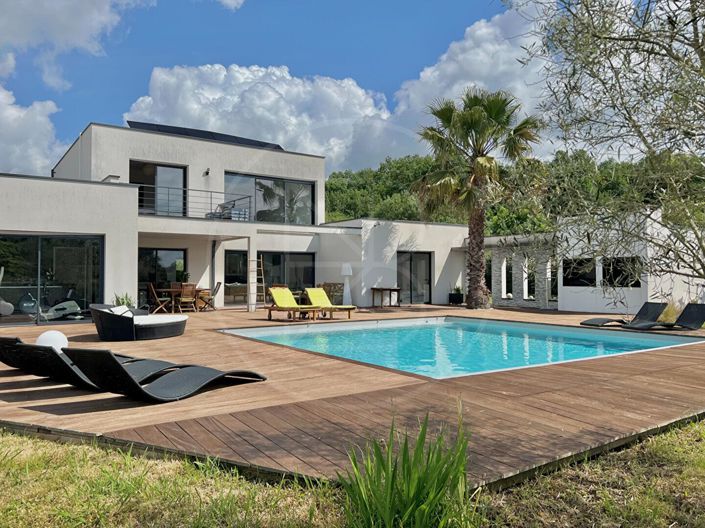 Image No.17-5 Bed House for sale