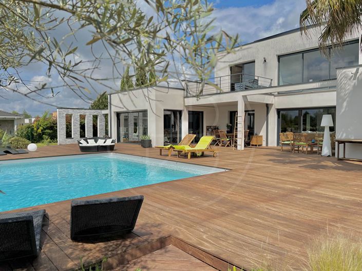 Image No.18-5 Bed House for sale