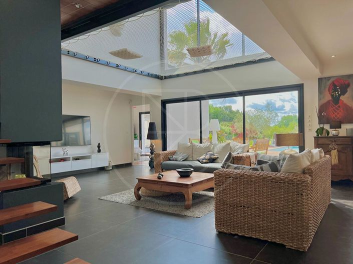 Image No.5-5 Bed House for sale