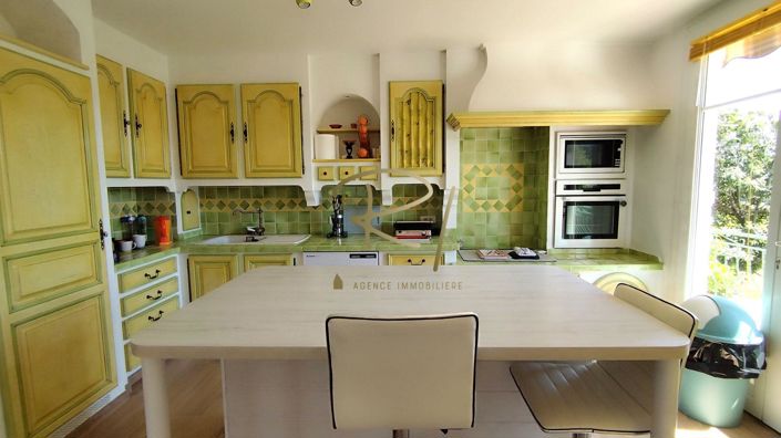 Image No.10-3 Bed House for sale