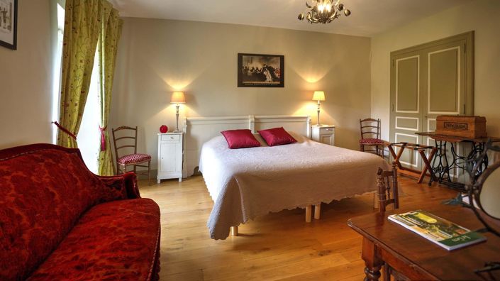 Image No.17-11 Bed Property for sale