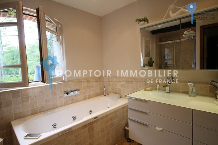 Image No.9-5 Bed House for sale