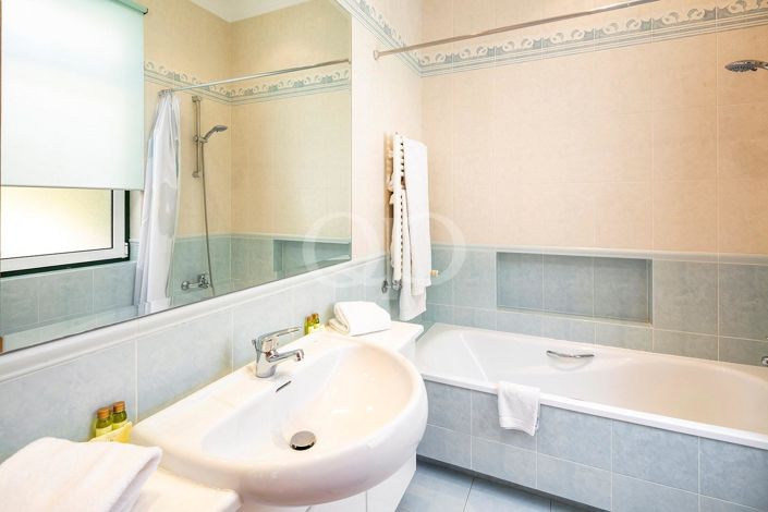 Image No.20-3 Bed House for sale