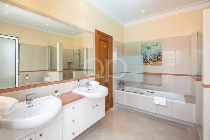 Image No.24-3 Bed House for sale