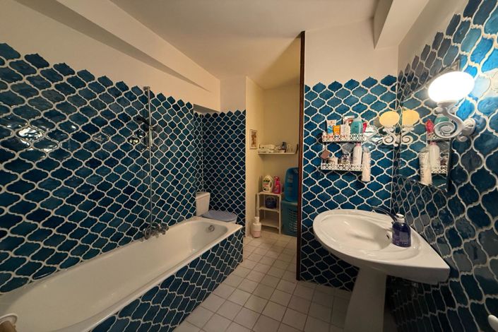 Image No.6-5 Bed House for sale