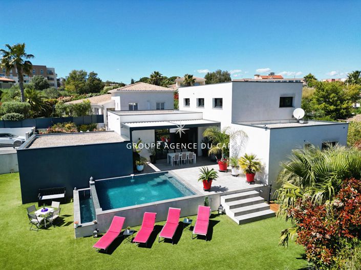 Image No.1-4 Bed House for sale