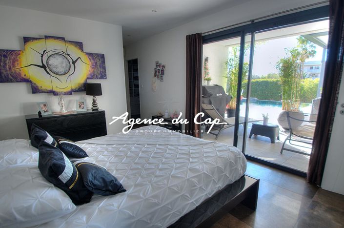 Image No.10-4 Bed House for sale