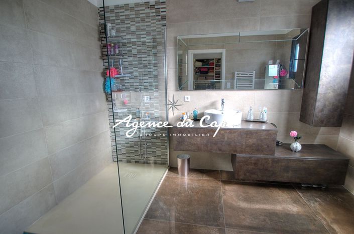 Image No.12-4 Bed House for sale