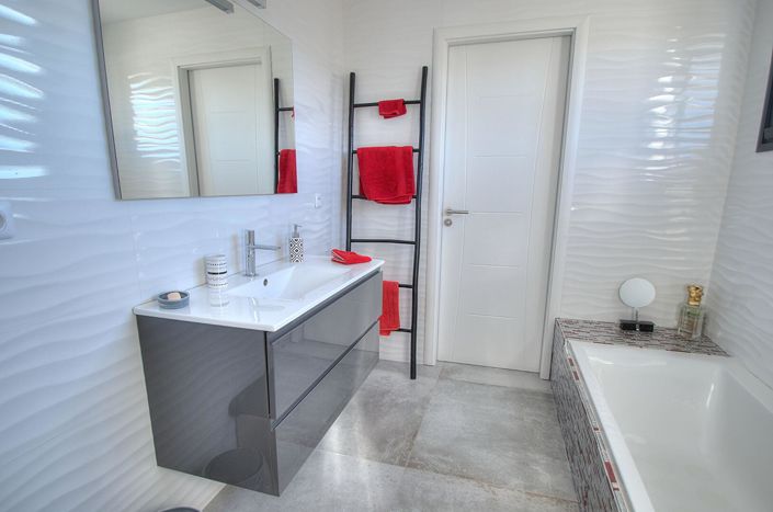 Image No.14-4 Bed House for sale